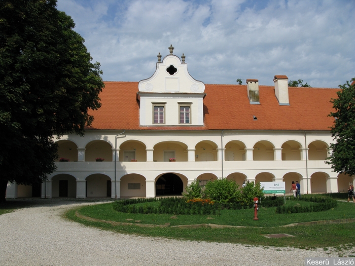 Vár
