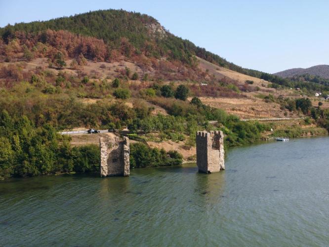 Háromtorony, Treicule