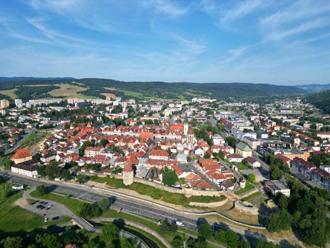 Vár
