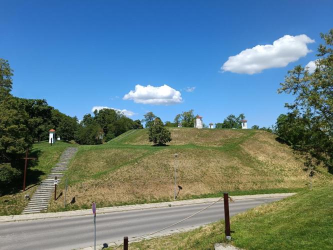 Kálvária-domb, Árpád-kori vár