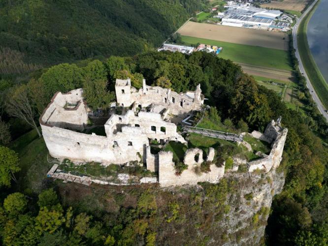 Beszterce, Vágbeszterce, Vágvár