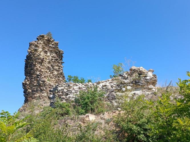 Vár