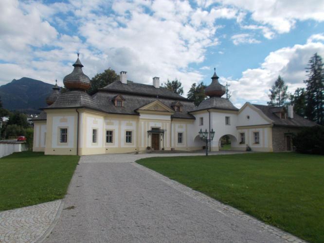 Kubínyi kastély, templom