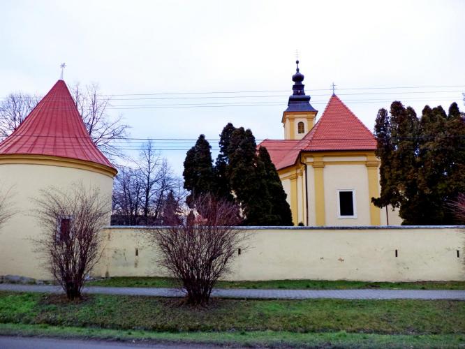 Templomerődítés, Szent Mihály-templom