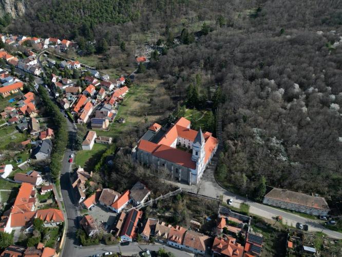 Pálos-Karmelita kolostor