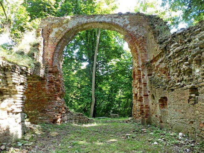 Béndekpuszta templomrom