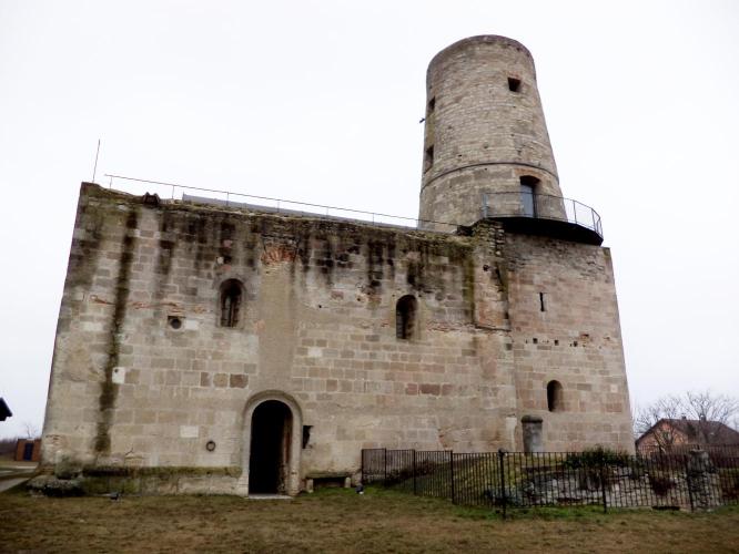 Szent Márton-templom romjai, várhely
