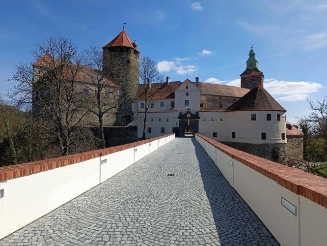 Szalónak vára és városerődítés